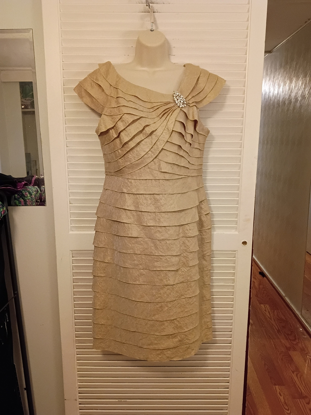 London Times Gold Tiered Sheath Dress with Brooch Detail - Picture 2 of 9